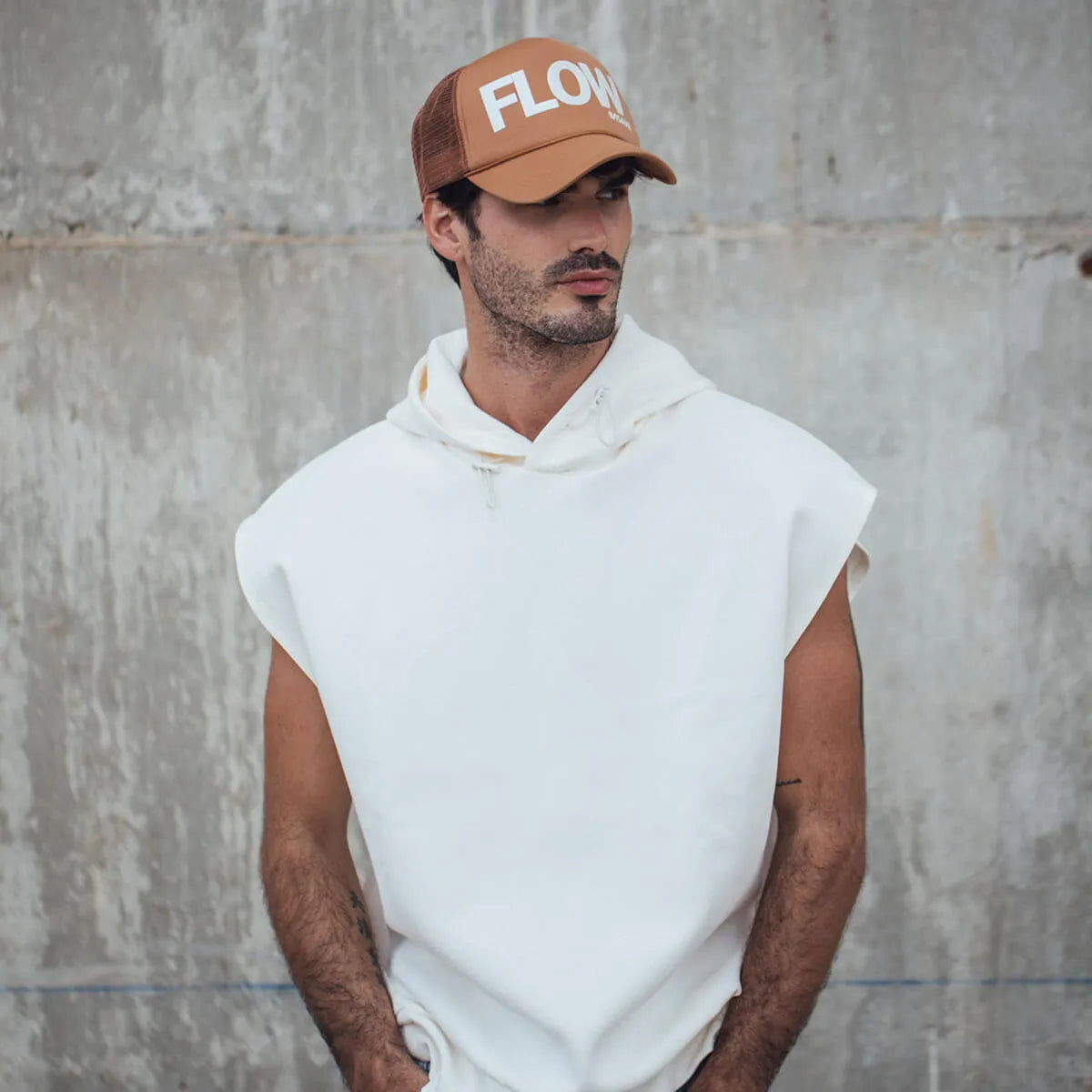 FLOW TRUCKER CAMEL & WHITE CAP
