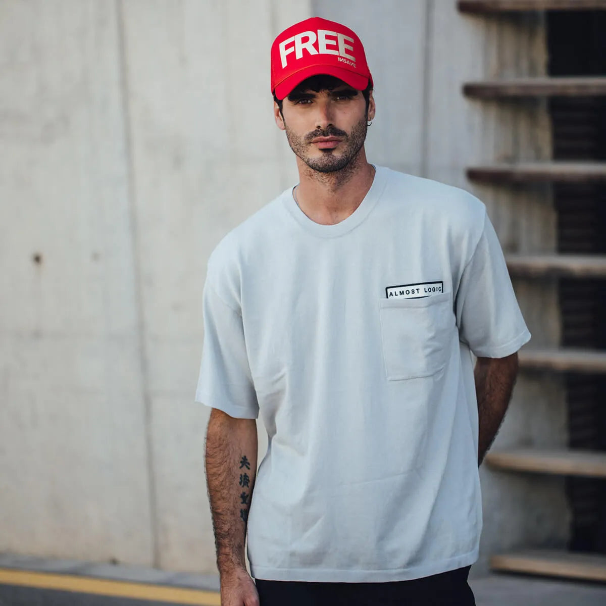 FREE TRUCKER CORAL & GOLD CAP