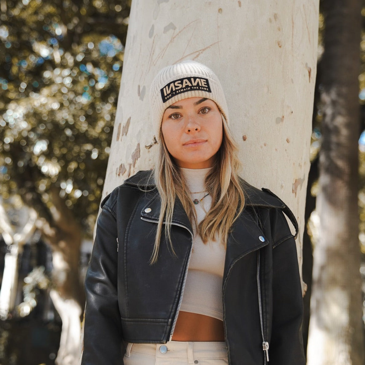 BEANIE BEIGE PACTH INSANE GOLD