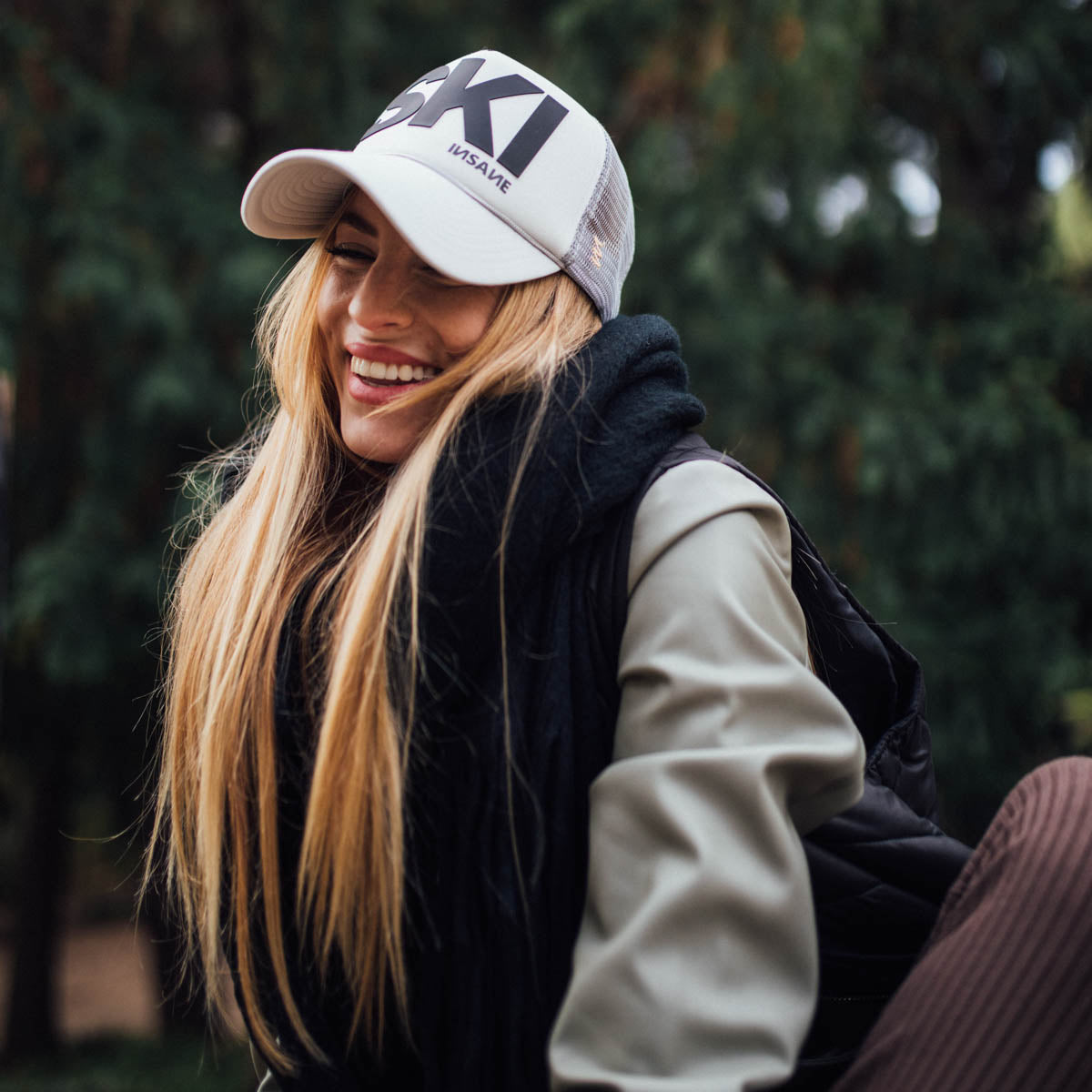 SKI TRUCKER LIGHT GREY & BLACK BRICK CAP