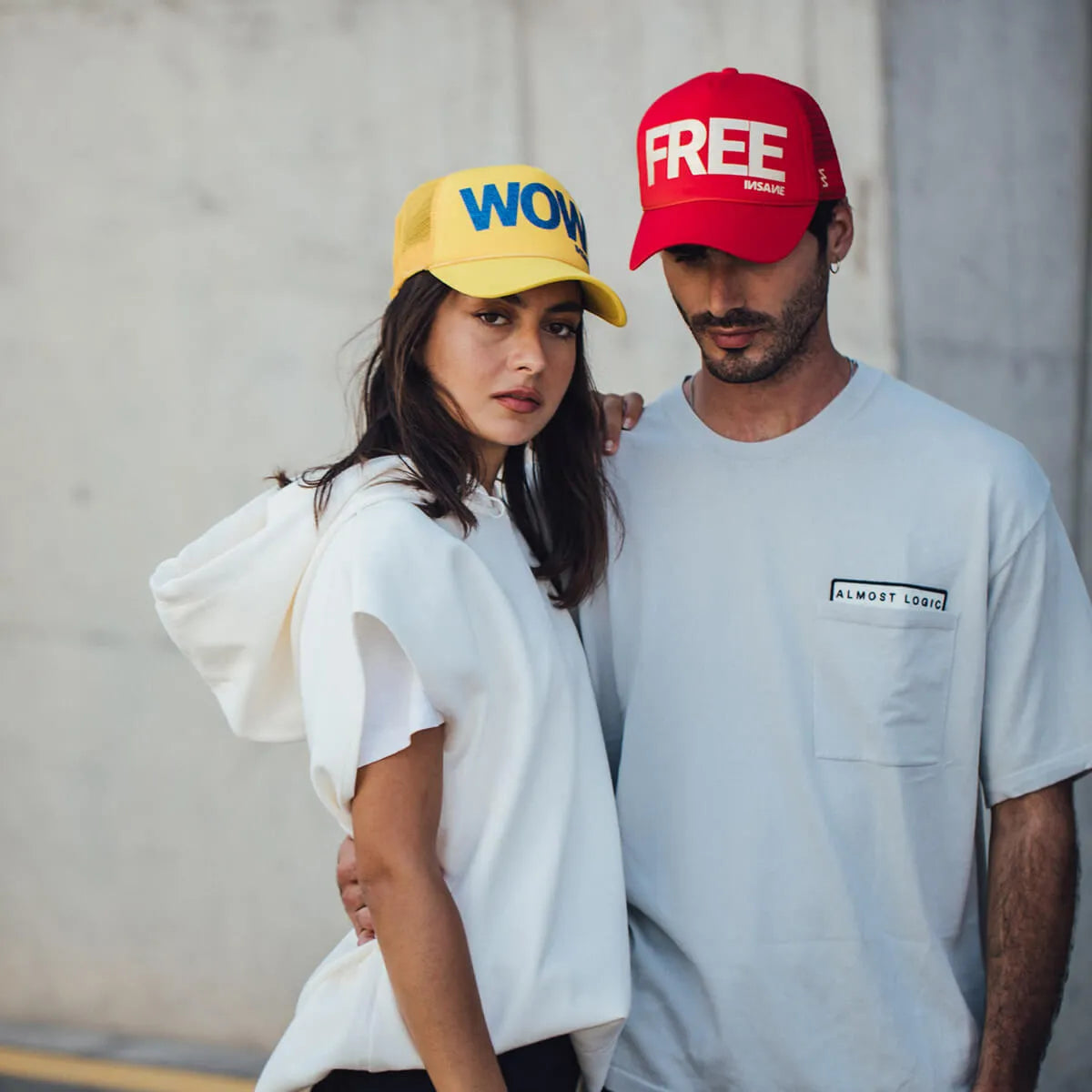 WOW TRUCKER YELLOW & BLUE GLITTER CAP